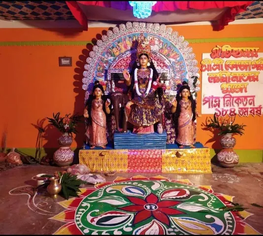 করোনা আবহে ফিকে 'পাত্র নিকেতনে'-র ধনদেবীর আরাধনা, অনাড়ম্বরেই পুজিতা হবেন দেবী নীলাম্বরী