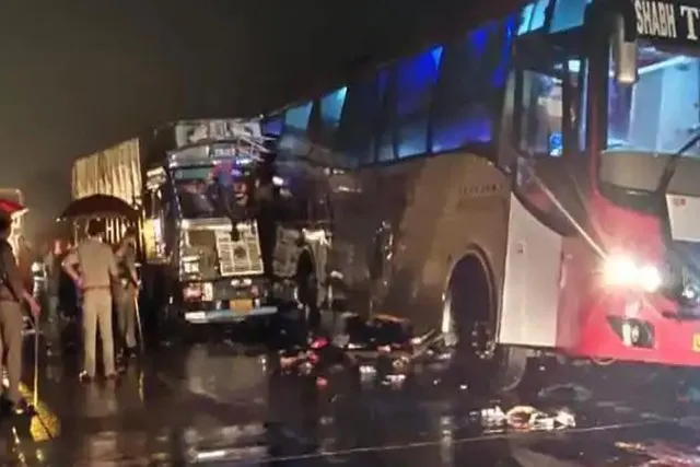 মর্মান্তিক পথ দুর্ঘটনায় মৃত ১৯