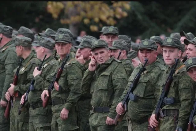 একটি নির্দিষ্ট বয়সের পুরুষদের আংশিক সমাবেশে অন্তর্ভুক্ত করা হচ্ছেঃ ইউক্রেন