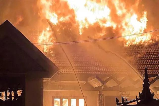 পুড়ে ছাই  হল কম্বোডিয়ার রাজার বাসভবনের একটি অংশ