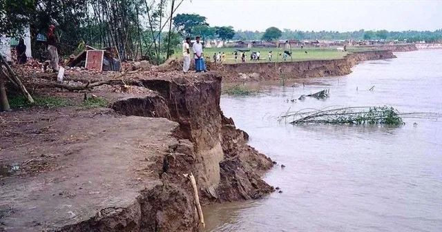 আবরও ভাঙনের কবলে মুর্শিদাবাদের সামশেরগঞ্জ