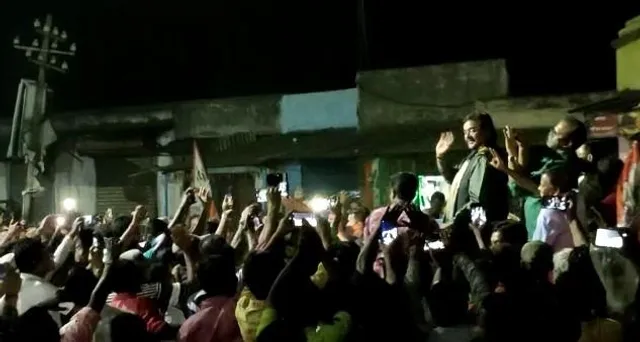 অন্ডাল ব্লকে রোড শো করলেন তৃণমূল প্রার্থী শত্রুঘ্ন সিনহা