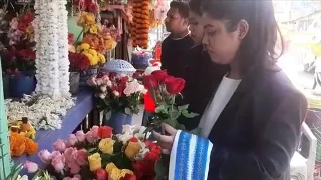 ভালোবাসা দিবসে মাথায় হাত ফুল ব্যবসায়ীদের