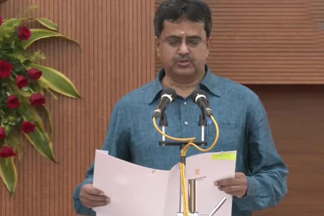 ত্রিপুরার মুখ্যমন্ত্রীর পদে শপথ নিলেন মানিক সাহা