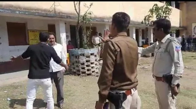 জামুড়িয়ায় উত্তেজনা