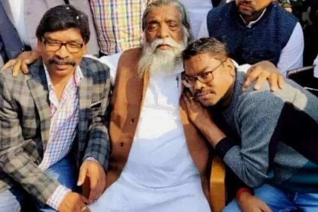 'আন্ডারগার্মেন্টস কিনতে দিল্লি গিয়েছিলাম', মুখ্যমন্ত্রীর ভাইয়ের মন্তব্যে বিতর্ক