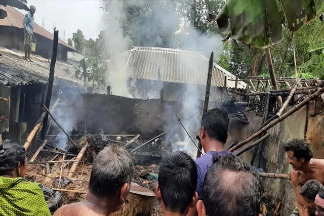 সাঁকরাইল ব্লকের কুবদা গ্রামের একটি বাড়িতে বিধ্বংসী আগুন, ঘটনাস্থলে দমকলের একটি ইঞ্জিন