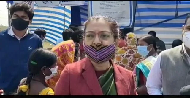 দুয়ারে সরকার ক্যাম্প পরিদর্শনে রশনি সেন