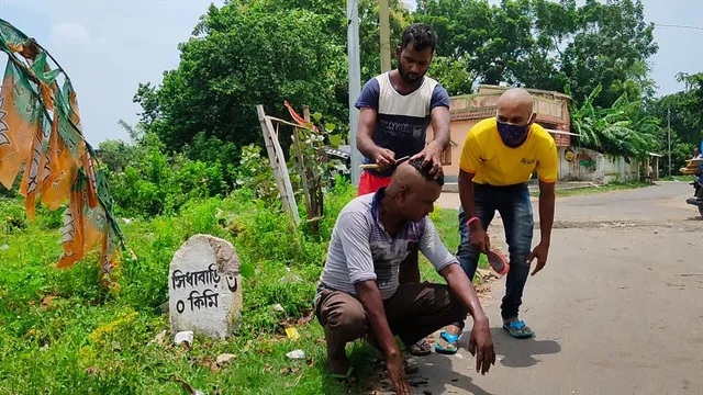সাংসদ পদ থেকে ইস্তফা বাবুলের, মাথা ন্যাড়া করে শোকপ্রকাশ গ্রামবাসীর