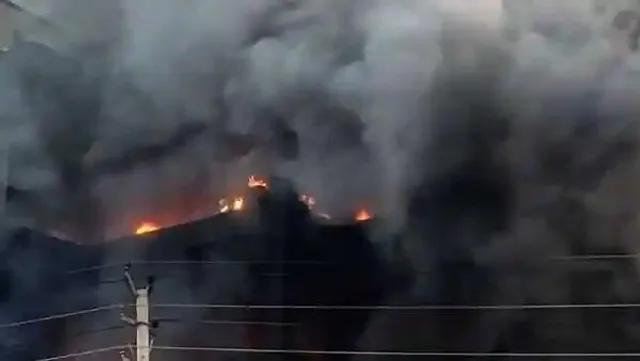 মুম্বইয়ের আন্ধেরিতে ভয়াবহ আগুন