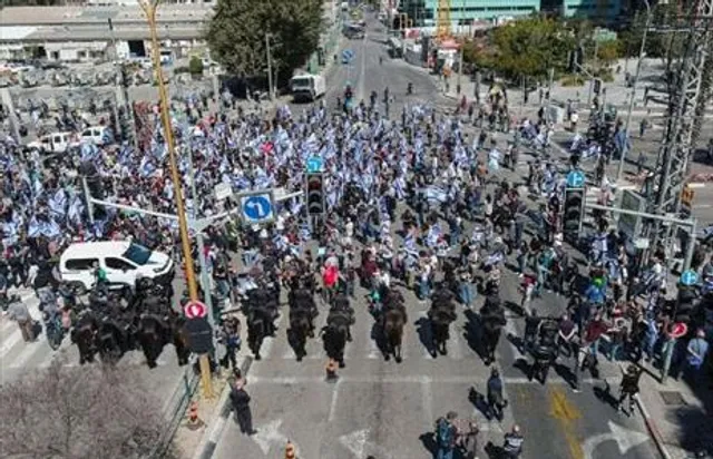 বিচার বিভাগীয় সংস্কারের প্রতিবাদে ইসরায়েলি রিজার্ভ কর্নেল বরখাস্ত