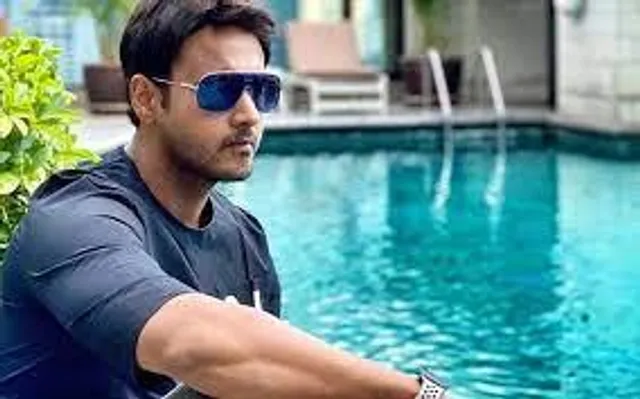 সুস্থ আছেন নুসরত ও তাঁর সন্তান  জানালেন যশ