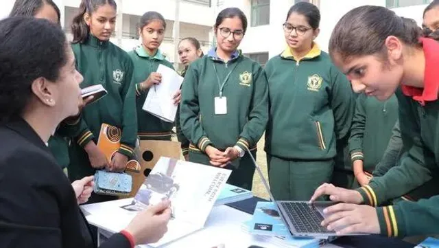 আগামী বছর থেকে  অনলাইন পোর্টালের মাধ্যমে ভর্তি: ব্রাত্য বসু