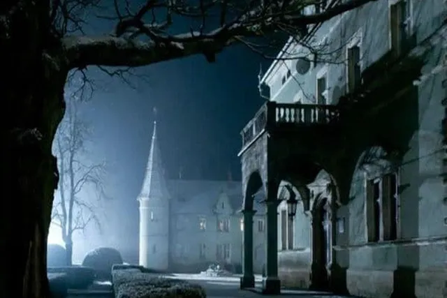 আপনারও কি ভূত দেখার খুব ইচ্ছা? তাহলে ঢুঁ মারুন এই জায়গাগুলিতে