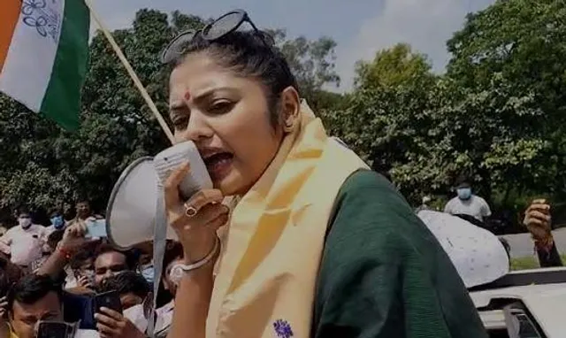 জাতীয় সড়ক অবরুদ্ধ করে সায়নী ঘোষকে সংবর্ধনা! আটকে গেল অ্যাম্বুলেন্স