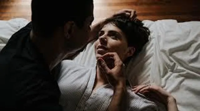 সম্পর্ক মজবুত করতে কি সত্যিই গুরুত্বপূর্ণ শারীরিক ঘনিষ্ঠতা?