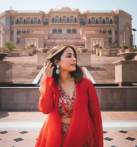 কান উৎসব এর পর আবুধাবি পর্যটন প্রচারের জন্য আমন্ত্রণ পেলেন হিনা খান