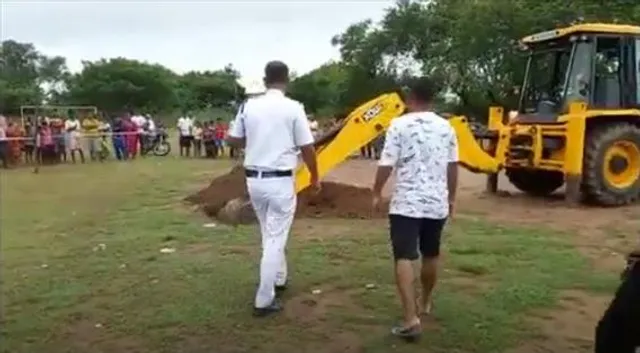 পাণ্ডবেশ্বরের নবগ্রামে খেলার মাঠে ধস -আতঙ্কিত এলাকাবাসী