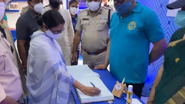 শুরু বইমেলা, স্টল উদ্বোধনে মমতা বন্দ্যোপাধ্যায়