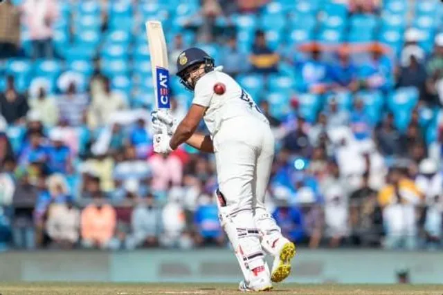 প্রথম দিনের খেলা শেষ, ম্যাচের রাশ ভারতের হাতে