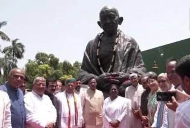 মনোনয়ন জমা দিতে সংসদ ভবনে এনডিএ-র রাষ্ট্রপতি পদপ্রার্থী দ্রৌপদী মুর্মু