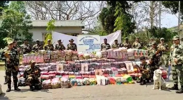 ত্রিপুরার সীমান্তবর্তী এলাকায় পাচারকালে উদ্ধার লক্ষাধিক টাকার শাড়ি