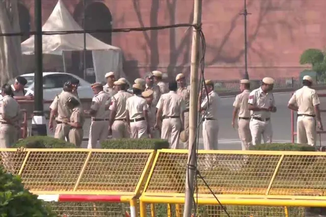 বিরোধী দলের বৈঠকের আগে বিজয় চৌকে কড়া নিরাপত্তা