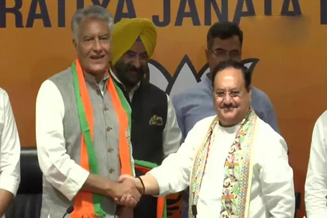 বিজেপিতে গেলেন সুনীল জাখর