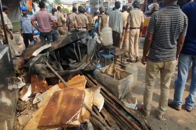 রেলের জমি থেকে উচ্ছেদ অভিযানে রেল প্রশাসন