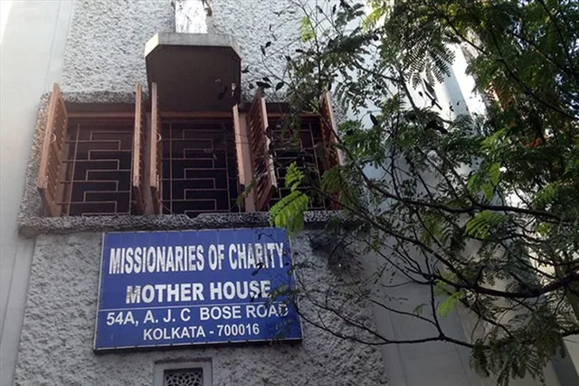 কেন্দ্রের নির্দেশে বিপাকে মিশনারিজ অফ চ্যারিটি
