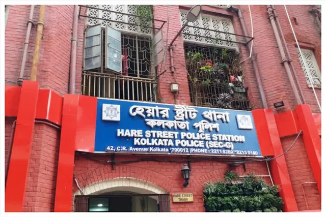 হেয়ার স্ট্রিট থানা এলাকায় রাসায়নিকের গন্ধে অসুস্থ ১৪