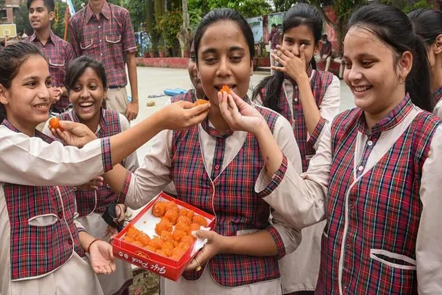 CBSE-ছেলেদের টপকে গেল মেয়েরা