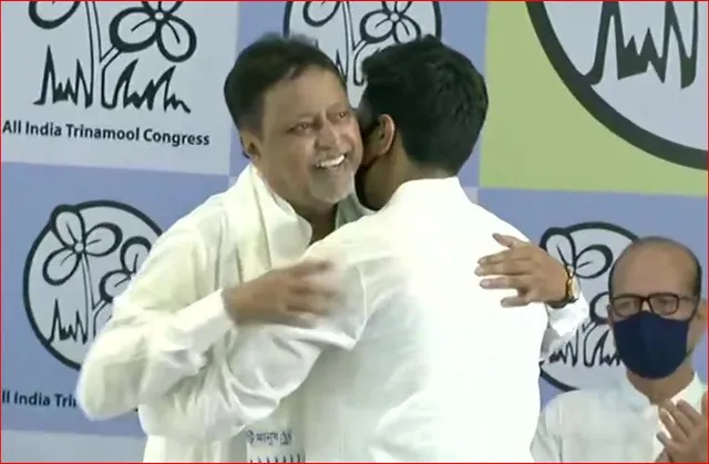 পদ্মফুল থেকে ঘাসফুলে মুকুল রায়