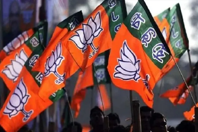 শীতলকুচিতে বিজেপির মিছিলে বোমাবাজির অভিযোগ