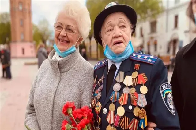 যুদ্ধে যোগ দেওয়ার ইচ্ছা প্রকাশ ৯৮-এর বৃদ্ধার