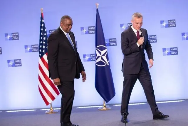 রাশিয়া-ইউক্রেনঃ ন্যাটোর সেক্রেটারির সঙ্গে আলোচনা করলেন মার্কিন প্রতিরক্ষামন্ত্রী
