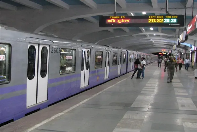 বছরের শুরুতেই মেট্রোয় আত্মহত্যা!