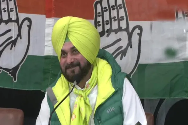 পদত্যাগপত্র ফিরিয়ে নিলেন সিধু