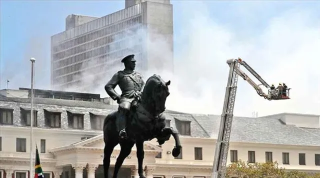 দক্ষিণ আফ্রিকায় পার্লামেন্টে আগুন