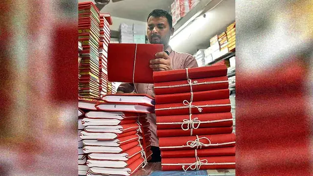 চড়া দামে হাত পুড়ছে হালখাতা-বাজারের