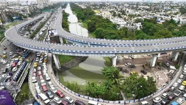 ফের  উল্টডাঙ্গা উড়ালপুলে ফাটল