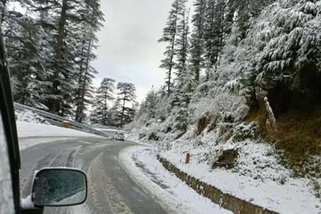 ব্যাপক তুষারপাতের জেরে ব্যাহত বিদ্যুৎ পরিষেবা