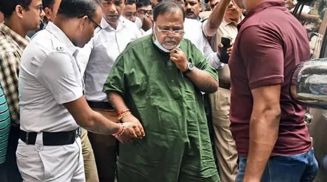 এগারো সালে ক্ষমতায় আসার আগেও রেলের চাকরি বেচে টাকা তুলেছে তৃণমূল, চাঞ্চল্যকর দাবি পার্থর