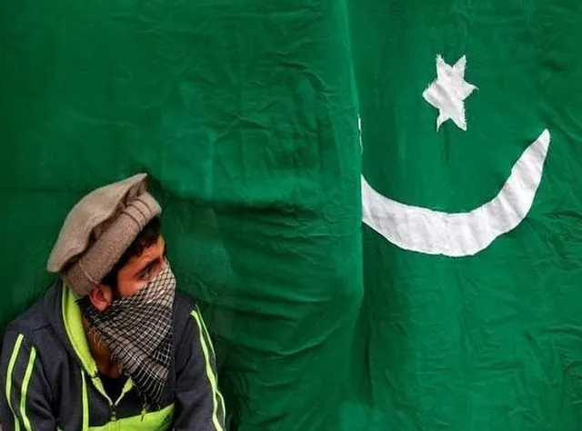 পাকিস্তান: করাচিতে ছাদ ধসে শিশু সহ ৩ জন নিহত