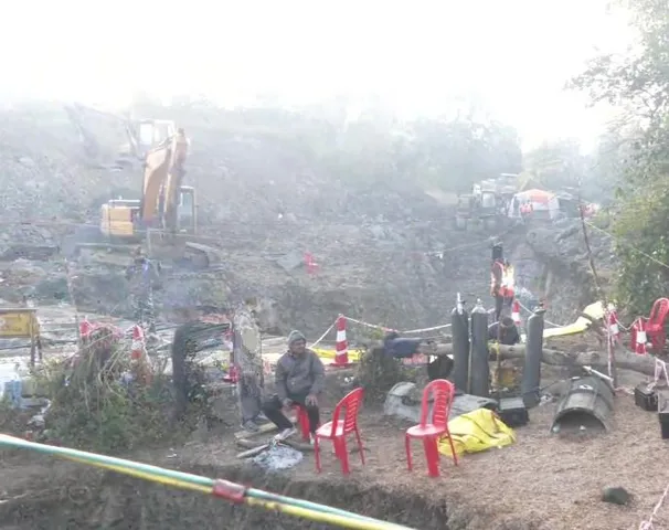 ৪৮ ঘণ্টা পেরিয়ে গেল, উদ্ধার হল না ৫৫ ফুট গভীরে পড়ে যাওয়া শিশু