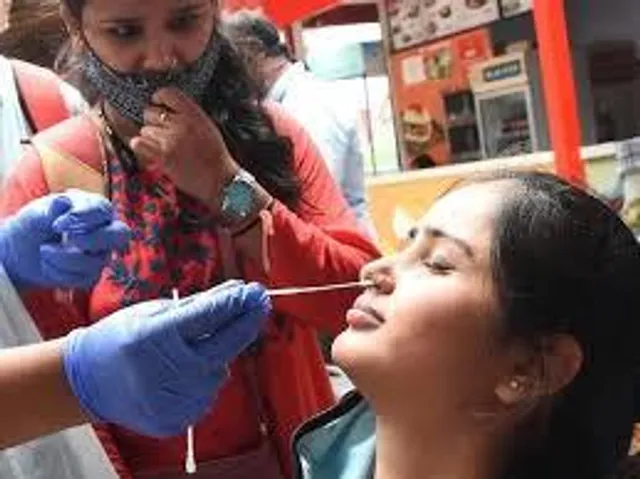 ৫০ শতাংশ সংক্রমণ বৃদ্ধি, কোভিড নিয়ে চিন্তায় দিল্লি