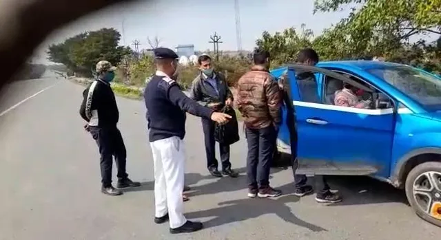 বর্ডার এলাকায় পুলিশের কড়া নিরাপত্তা, ৪ লক্ষ টাকা সহ আটক দুই