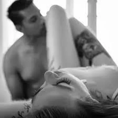 চুমু খাওয়ার নির্দিষ্ট কোনো স্থান হয় না