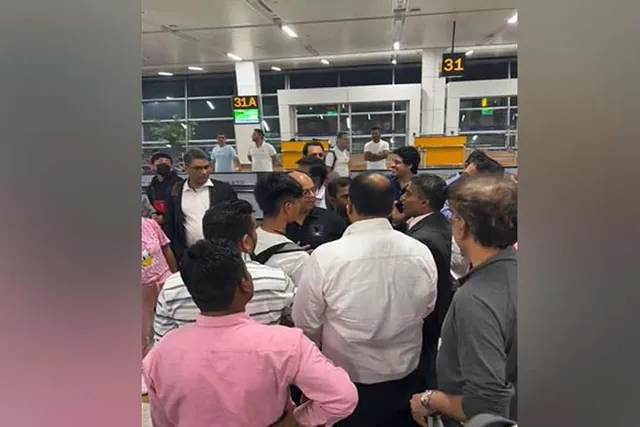 দিল্লিতে ফ্লাইট বিলম্ব নিয়ে যাত্রী ও এয়ারলাইন্সের কর্মীদের মধ্যে তর্ক-বিতর্ক, ভাইরাল ভিডিও