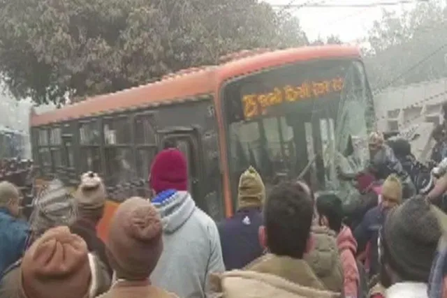 ঘুমন্ত পথচারীদের পিষে দিল বাস